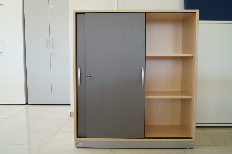 Sideboard Wini 3oh B100 Ahorn Dunkelgrau Nr 52541 Aktenschrank Buroschrank Schiebeturenschrank Buroeinrichtung Von Buero Hoch2 De
